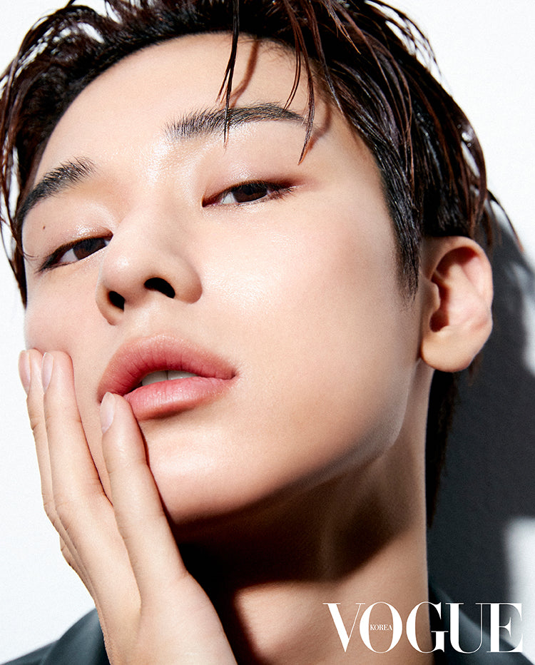 VOGUE | Desember 2022. | PENUTUP ACAK