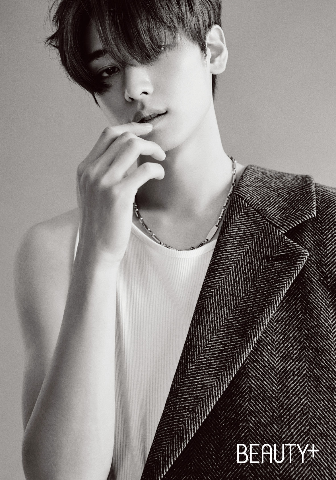 KECANTIKAN+ | Desember 2022. | SAMPUL THE BOYZ JU-YEON & YOUNGHOON