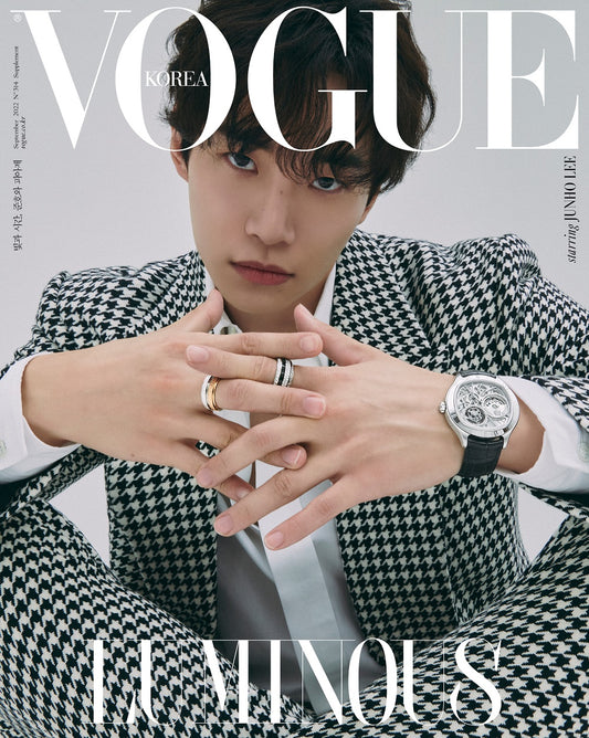 VOGUE | September 2022. | PENUTUP ACAK